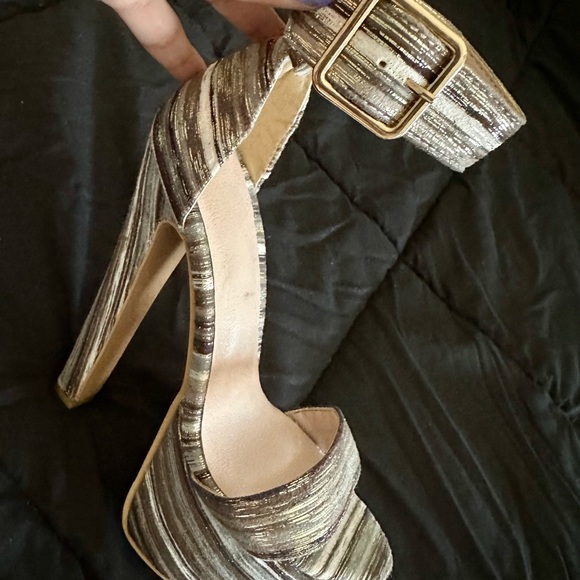 Zapatos color crema y marrón! Con finas líneas doradas! Nuevos! Nunca usados! - Picture 5 of 5